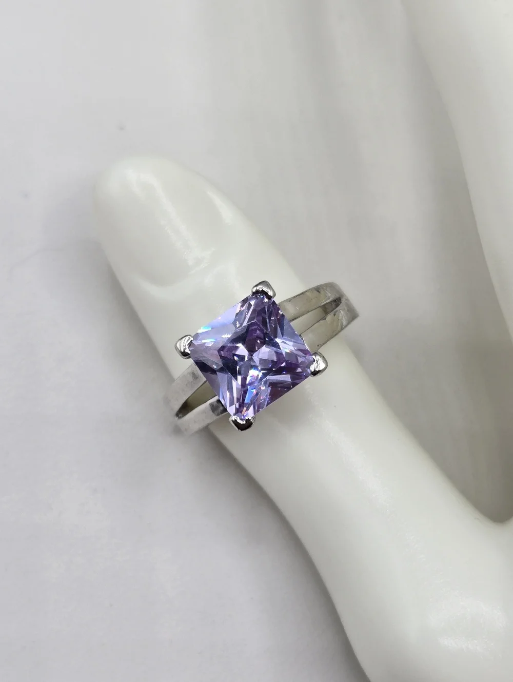 Swarovski Crystal Elements Silver Ring Light Purple Amethyst Size 8.75 Prom - Picture 2 of 5